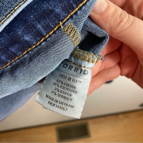 Torrid Denim Trucker Jacket Sz 2X Jean Coat Button Down Blue - Picture 3 of 7